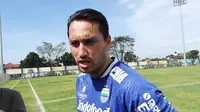 Striker Persib Bandung, Ezra Walian. (Bola.com/Erwin Snaz)