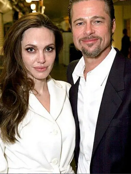 Sumber lain juga menampik jika Pitt telah melakukan kekerasaan pada anak, dengan menyatakan bahwa Pitt orang yang sangat kooperatif, dan ia akan tetap lanjut melakukan yang terbaik untuk anak-anaknya. (Instagram/angelnajolie)