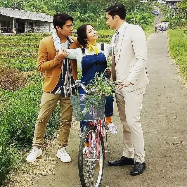6 Potret Kebersamaan Pemain Sinetron Cinta Nikita yang Segera Tayang, Kompak