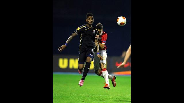 Gol sundulan maut Junior Fernandes di babak kedua menjadi gol kedua Dinamo Zagreb saat menjamu Arsenal yang berakhir dengan skor 2-1 di laga penyisihan Liga Champions, Rabu (16/9/2015).