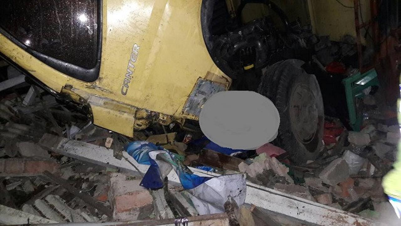 Truk Diparkir Mendadak Nyelonong, 2 Warga Tewas di Tempat