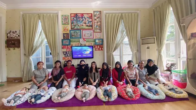 Kini Adopsi 13 Bayi, Ini 6 Momen Kebersamaan Monica Soraya Asuh Sang Anak