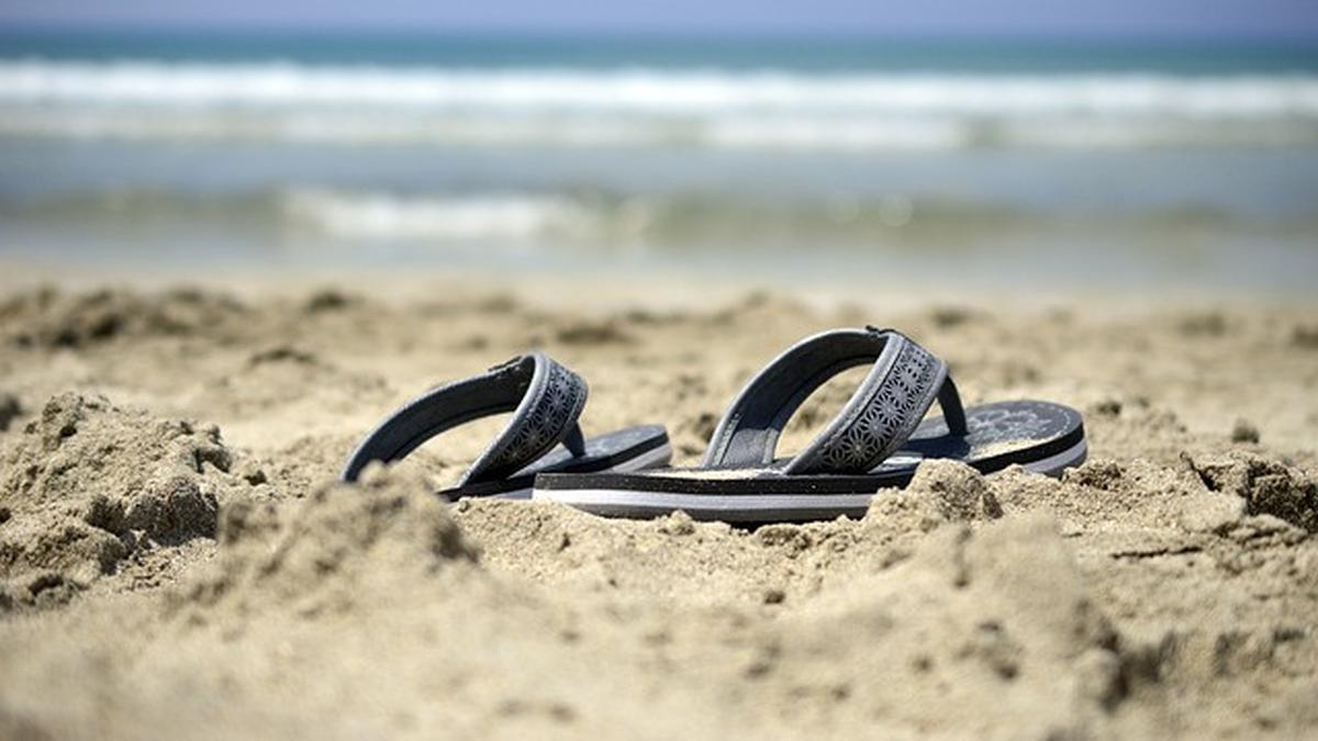 6 Model Sandal Jepit Pria untuk Diborong Saat Harbolnas 11.11