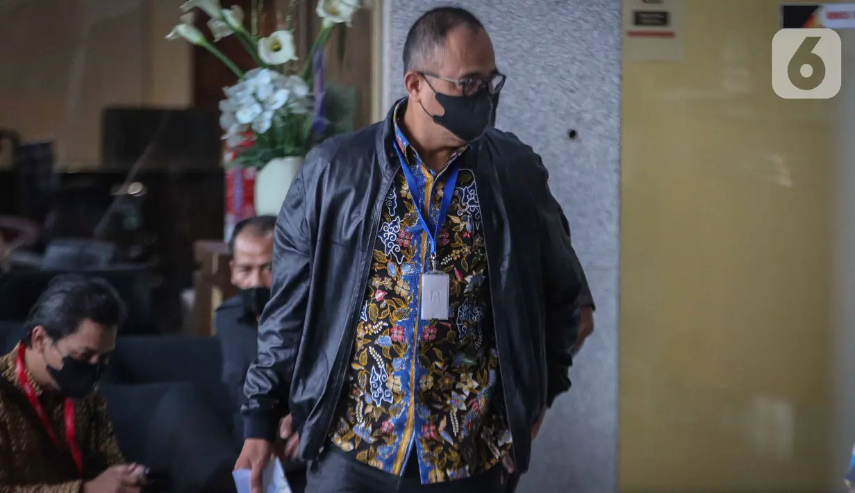 Mantan pejabat Ditjen Pajak Kementerian Keuangan (Kemenkeu) Rafael Alun Trisambodo mendatangi Gedung Merah Putih Komisi Pemberantasan Korupsi (KPK), Jakarta, Rabu (1/2/2023). Berdasarkan LHKPN pelaporan tahun 2021 yang disampaikan kepada KPK, ayah Mario Dandy Satrio itu memiliki harta kekayaan mencapai Rp56,1 miliar. Hanya beda tipis dari Menkeu Sri Mulyani. (Liputan6.com/Faizal Fanani)