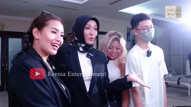 [Fimela] Angelina Sondakh dan Zahwa Massaid