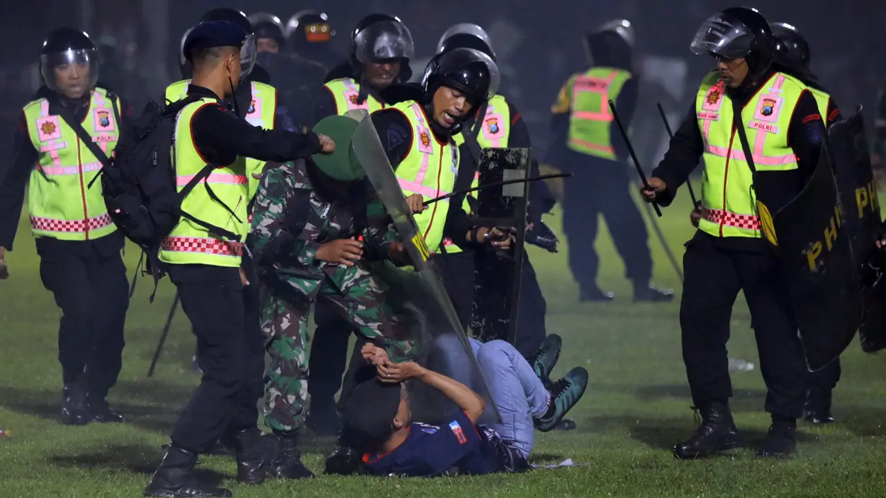Potret Tragedi Kerusuhan Stadion Kanjuruhan Malang yang Tewaskan 127 Orang