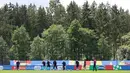 Suasana latihan Timnas Inggris menjelang laga final Euro 2024 melawan Spanyol di Blankenhain, Jerman, Sabtu (13/07/2024) WIB. (AFP/Adrian Dennis)