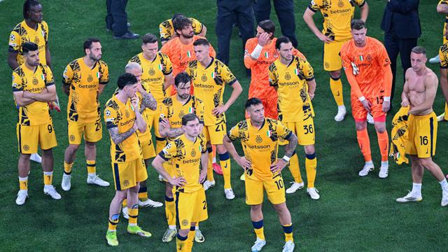 Foto: Wajah Kusut Pemain Inter Milan Setelah Gagal Lagi di Final Liga Champions, Apes Nol Gelar Musim Ini