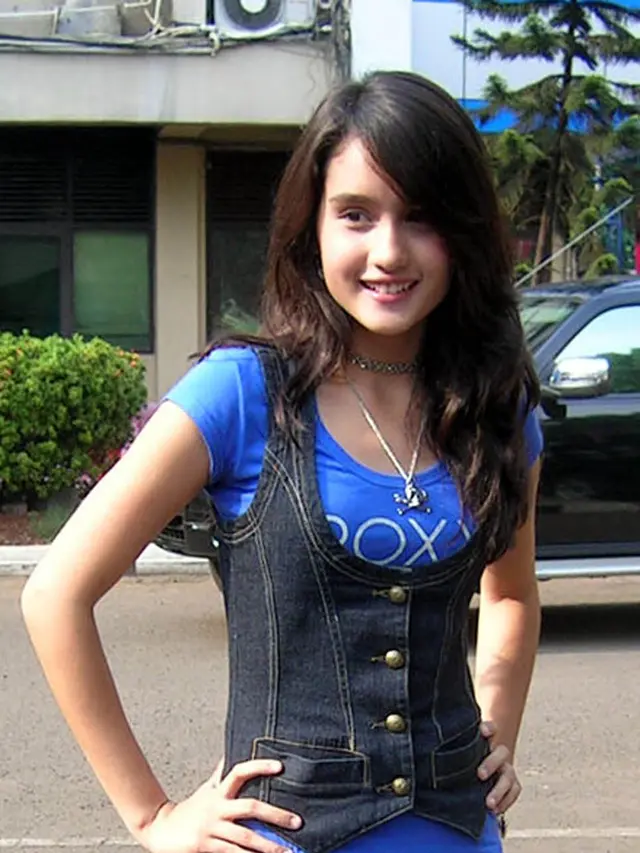 [Bintang] Cinta Laura