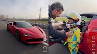 Bocah tiga tahun mengendarai Ferrari (Instagram/@zaynsofuoglu)