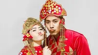 Penyanyi dangdut Via Vallen menikah dengan vokalis papinka Chevra Yolandi pada Jumat 15 Juli 2022 (Foto: Instagram @viavallen)