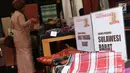 Beberapa produk kain tenun juga dipamerkan pada Festival Sarung Indonesia 2019, Plaza Tenggara Kompleks GBK, Jakarta, (3/3). Festival ini untuk menghidupkan kesadaran generasi muda akan kekayaan budaya. (Liputan6.com/Helmi Fithriansyah)