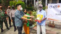 Pengusaha di Pekanbaru Bagikan 1.000 Karung Beras kepada Warga Terdampak Covid-19
