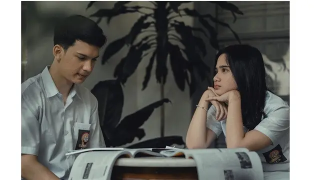 Adu Akting di Web Series, Ini 7 Potret Kompak Persahabatan Tissa Biani dan Endy Arfian
