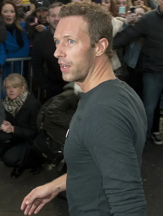 Tak lama kabar perpisahannya dengan Jennifer Lawrence beredar, vokalis band Coldplay ini seakan sudah ‘move on’. Chris Martin terlihat berdua dengan aktris Annabelle Wallis. (Bintang/EPA)