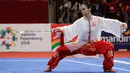 Atlet Wushu Indonesia, Lindswell Kwok saat beraksi pada Asian Games  di JIExpo, Jakarta, Senin, (20/8). Lindswell Kwok berhasil menyumbang emas kedua untuk Indonesia di Asian Games 2018. (AP Photo/Aaron Favila)