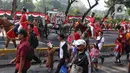 Kemudian dari petugas pasukan kirab diserahkan kepada petugas Purna Paskibraka Duta Pancasila atau Paskibraka 2022. Selanjutnya duplikat bendera Merah Putih dan teks proklamasi dibawa menggunakan kereta kencana Ki Jagarasa meninggalkan Monas menuju Istana Merdeka. (Liputan6.com/Angga Yuniar)