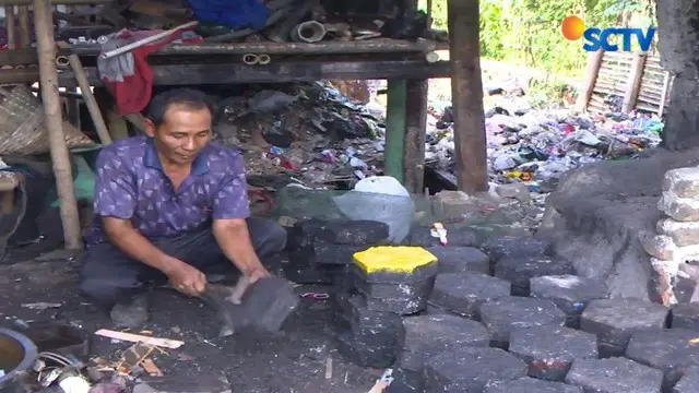 Kreativitas Karsin, Ubah Limbah Plastik Jadi Paving Block