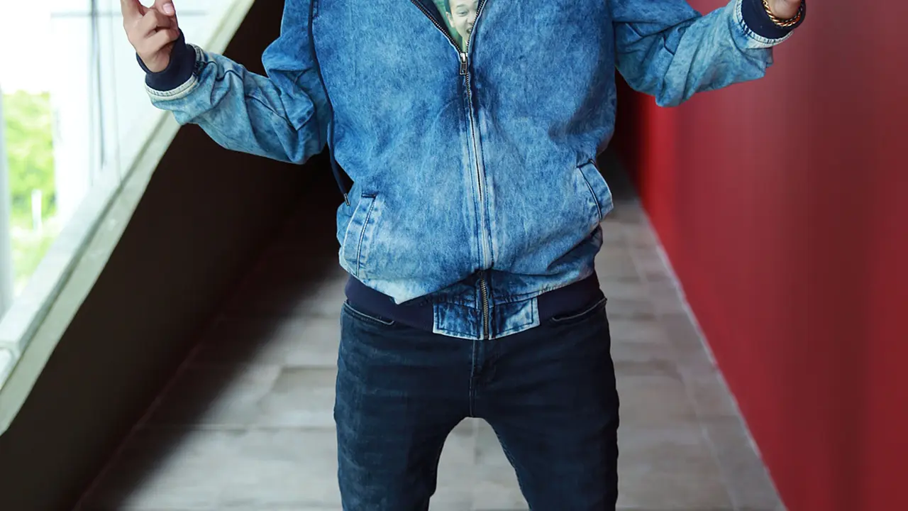 [Bintang] Bastian Steel