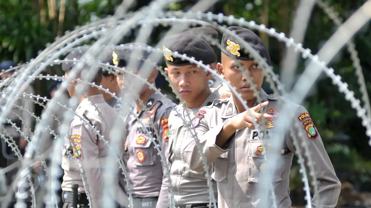 20170420-Dua Kelompok Massa Kawal Sidang Kedua Ahok-Yoppy