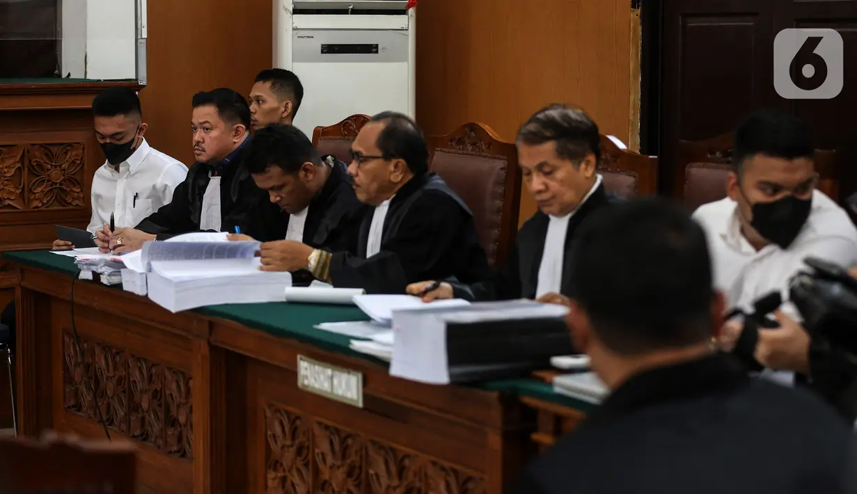 Sebelumnya, polisi telah menetapkan tiga tersangka dalam kasus penganiyaan David Ozora, yakni Mario Dandy Satrio, Shane Lukas, dan perempuan berinisial AG 15 tahun. (Liputan6.com/Johan Tallo)