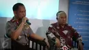 Kapolri Jenderal Tito Karnavian disaksikan Ketua CDC Din Syamsuddin memberi paparan dalam Dialog Bersama Kapolri di Jakarta, Kamis (4/8). Dialog tersebut membahas tentang konflik yang terjadi di beberapa wilayah di Indonesia. (Liputan6.com/Faizal Fanani)