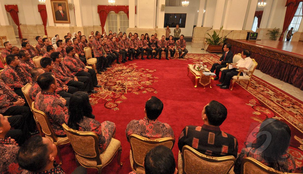 Suasana pertemuan antara Presiden Joko Widodo dengan Badan Pengurus Harian Himpunan Pengusaha Muda Indonesia  (BPH Hipmi) di Istana Negara, Jakarta, Senin (6/4/2015). (Liputan6.com/Faizal Fanani)
