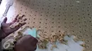 Adonan yang telah dicetak siap untuk dipanggang, Jakarta, Rabu (8/7/2015). Menjelang Hari Raya Idul Fitri permintaan kue kering mengalami lonjakan hingga 100 persen dibandingkan dengan hari biasa. (Liputan6.com/JohanTallo)
