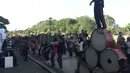 Maskot Piala Dunia 2022, La'eeb bersama marching band FKPPI Banjarmasin saat menghibur warga di CFD Menara Pandang di kota Banjarmasin. Minggu (30/10/2022) pagi. Kedatangan La'eeb ini disambut antusias oleh pengunjung dan pedagang. Dia menjadi buruan warga untuk berfoto. (FOTO: Dok. SCM)