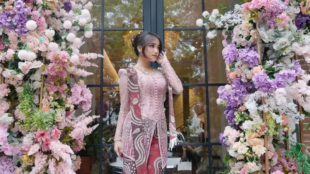 Potret Fuji di Pertunangan Frans Faisal Sang Kakak (credit: instagram/fuji_an)