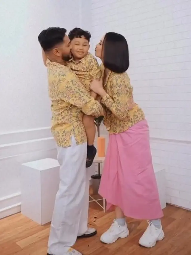 Onadio Leonardo bersama istri (Instagram/onadioleonardo_official)