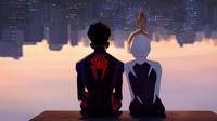 Miles Morales dan Gwen Stacy di&nbsp;Spider-Man: Across The Spider-Verse (2023).