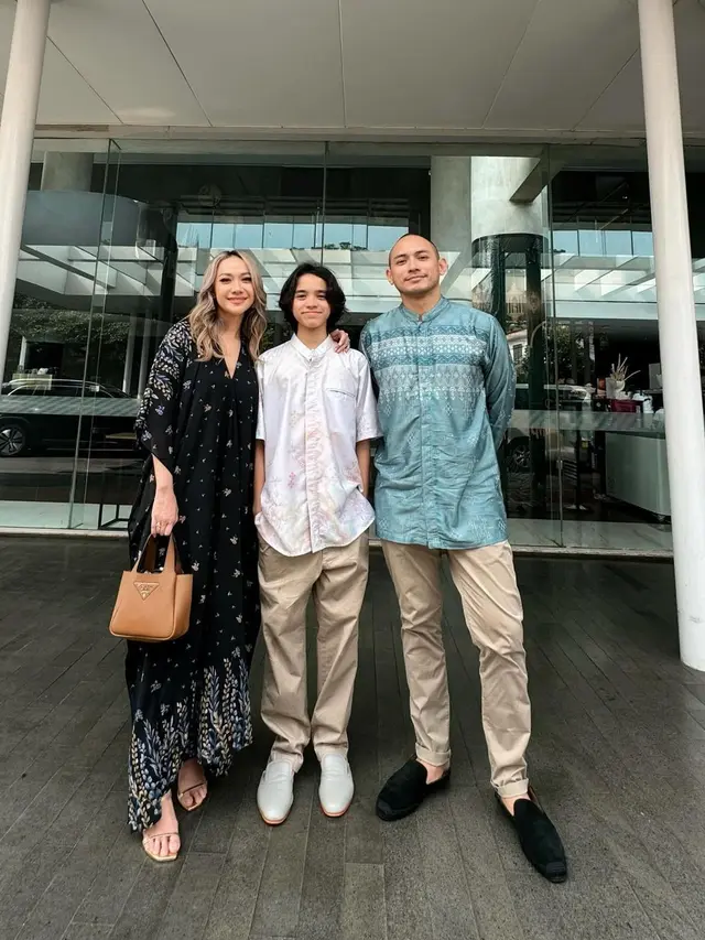 8 Adu Gaya Public Figure Rayakan Lebaran Hari Kedua, dari Ayu Ting Ting, Prilly Latuconsina, hingga Aaliyah Massaid