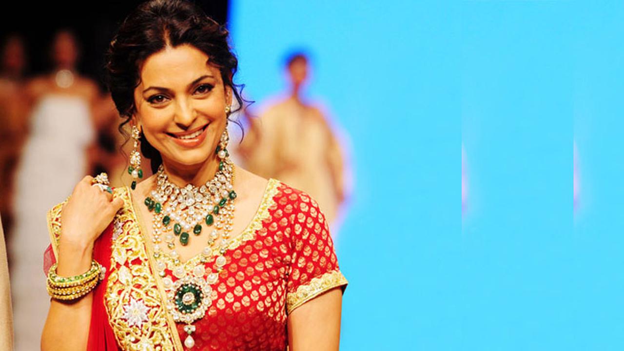 Juhi Chawla Ketagihan Mainkan Peran Wanita Jahat