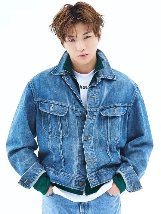 "Saat ini sedang periode comeback, jadi aku tak bisa tidur. Selama 2 minggu terakhir ini jadwalku benar-benar padat dan sangat melelahkan," ujarnya. (Foto: instagram.com/goddaniel)