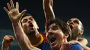 Bintang Barcelona, Lionel Messi, bersama rekan-rekannya merayakan gol ke gawang Real Madrid pada babak semifinal Liga Champions di Stadion Santiago Bernabeu, Madrid, Rabu (27/4/2011). (AFP/Lluis Gene)