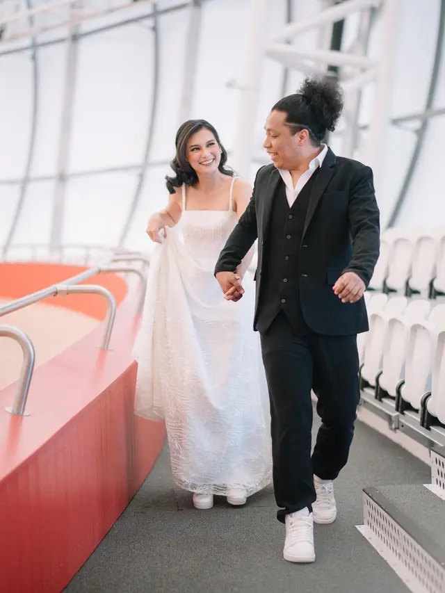 Baru Diposting, Ini 7 Prewedding Romantis Indah Permatasari dan Arie Kriting