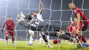 Penjaga gawang Armenia Stanislav Buchnev (tengah) melakukan penyelamatan saat melawan Jerman pada pertandingan sepak bola Kualifikasi Grup J Piala Dunia 2022 di Stadion Vazgen Sargsyan, Yerevan, Armenia, 14 November 2021. Jerman menang 4-1. (AP Photo/Hakob Berberyan)