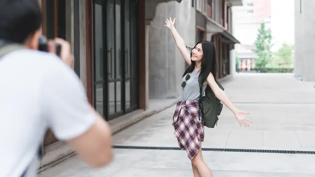 Ilustrasi menjelajahi tempat baru/freepik.com/tirachardz