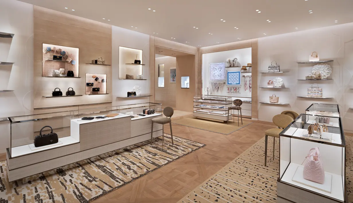 <p>Pada area Men's Collection, terdapat patung-patung unik karya seniman asal Afrika Selatan yang menggemaskan. [ Foto: dok Dior ]</p>