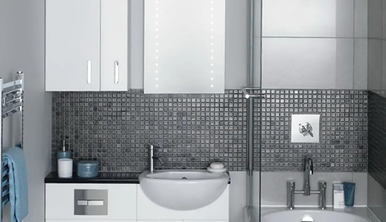 Hadirkan nuansa modern di kamar mandi dengan pemilihan warna monokrom: gradasi putih hingga abu-abu gelap. Penggunaan material stainless steel dengan desain minimalis akan semakin menguatkan nuansa modern tersebut.
