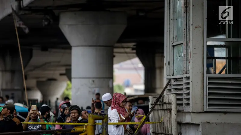 20170526-Lokasi Bom Kampung Melayu Jadi Tontonan Warga-Fanani