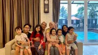 6 Potret Bahagia Seleb dengan Banyak Anak Saat Kumpul