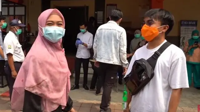 6 Potret Ria Ricis dan Taqy Malik Jadi Relawan Bareng, Bantu Sesama
