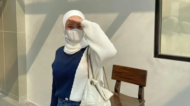 Pesona Dinda Hauw dalam Balutan Hijab Warna Putih, Menawan