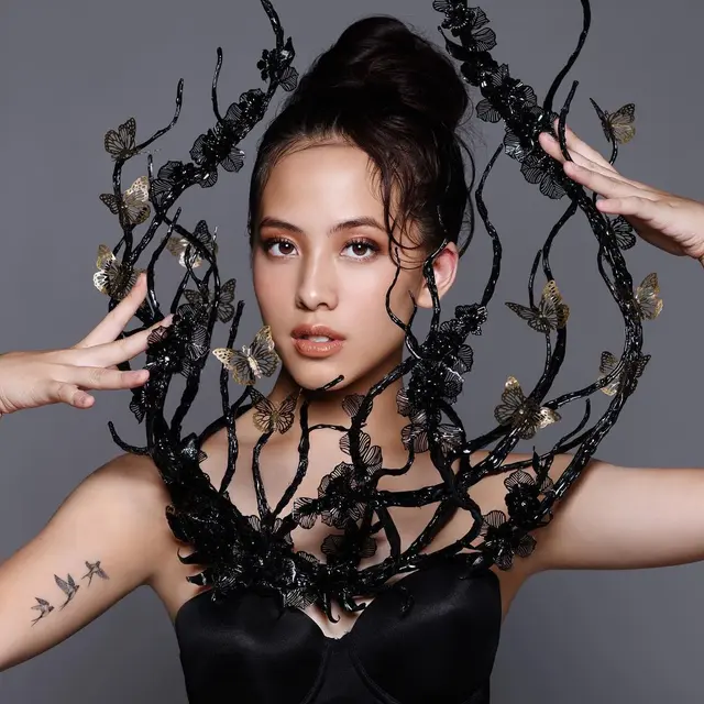 6 Potret Adhisty Zara Pamer Tato di Lengan dan Punggung, Curi Perhatian