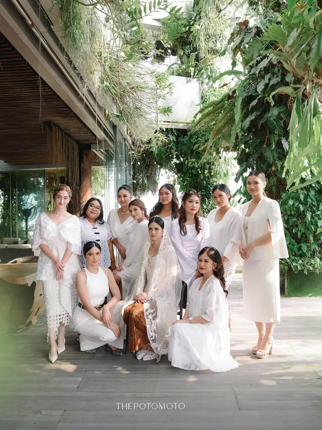 6 Potret Bridesmaid di Pernikahan Hana Saraswati, Ada Angela Gilsha hingga Ranty Maria