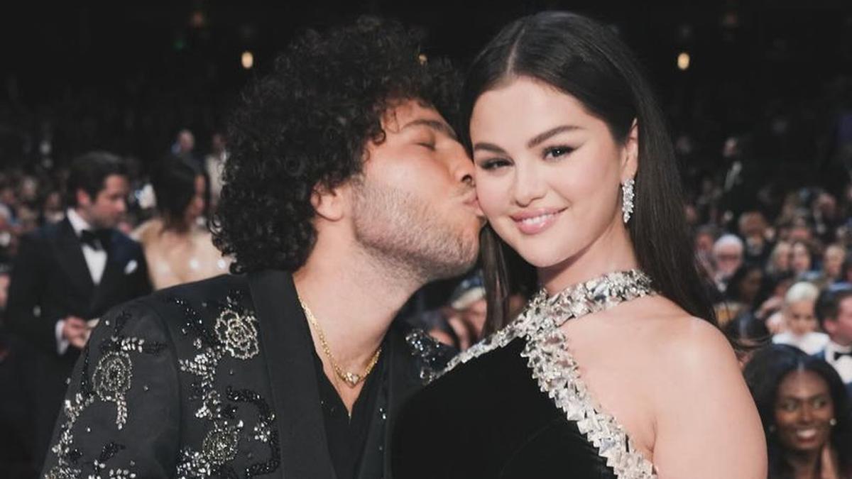 6 Potret Selena Gomez Pakai Gaun Bertabur 600 Kristal di Emmy Awards 2024, Ditemani Benny Blanco Berita Viral Hari Ini Jumat 20 September 2024