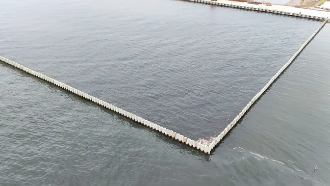 Penjelasan Lengkap PT KCN Bangun Tanggul Benton di Laut Cilincing