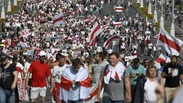 FOTO: Puluhan Ribu Demonstran Tuntut Presiden Belarusia Mundur